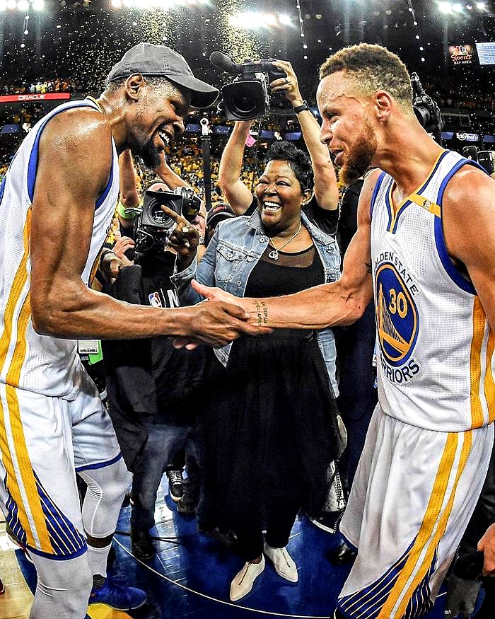 九游官网主页-库里焦点对战，杜兰特与30激战法国队分钟，战术调整胜负难料！-九游官网主页