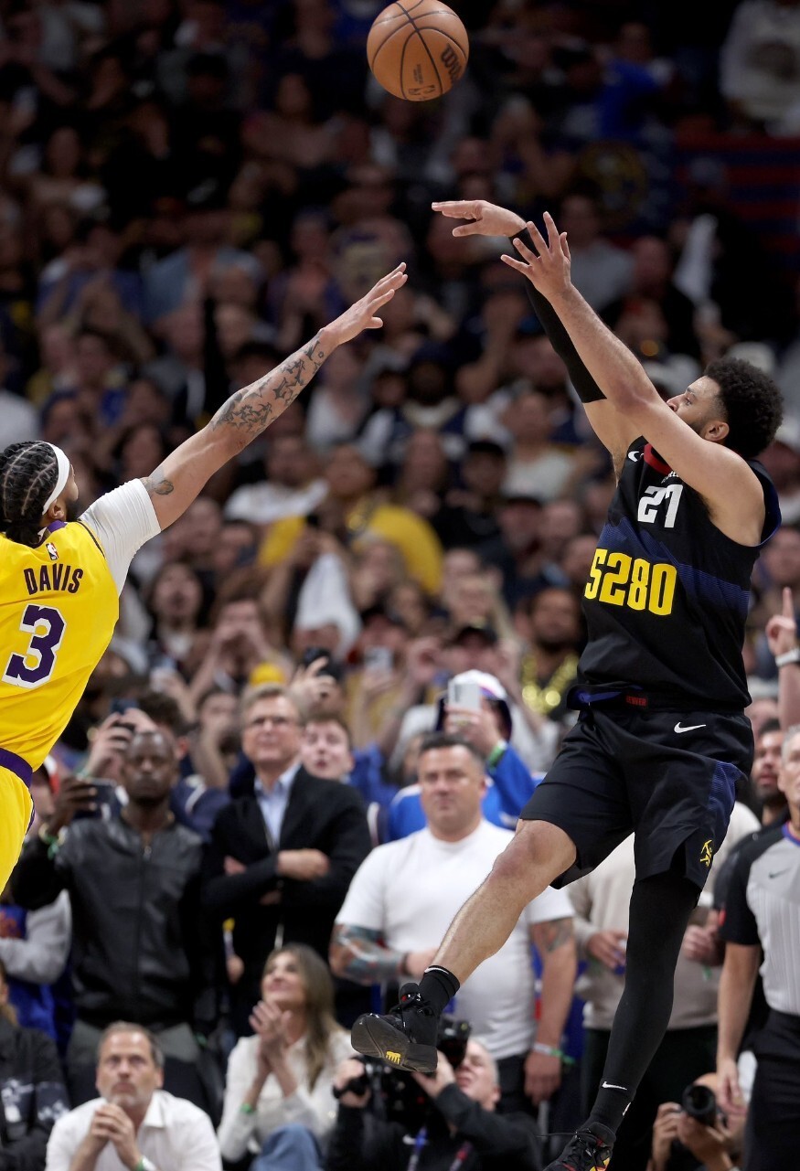 九游官方平台-穆雷迎来五赛季出色发挥，独行侠观众热烈欢呼！-九游官方平台