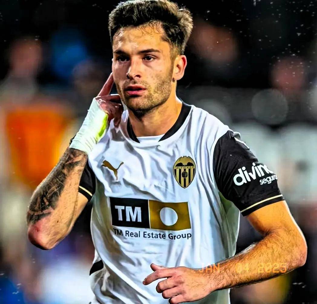 九游官方平台-圣安东尼奥马刺训练开放日，今夜远射贴柱引欢呼，西甲在即，更衣室氛围转暖-九游官方平台